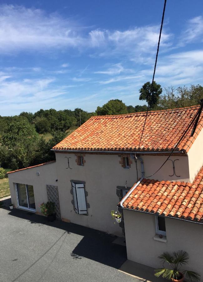 Gite Au Haras Les Aubiers Exterior foto